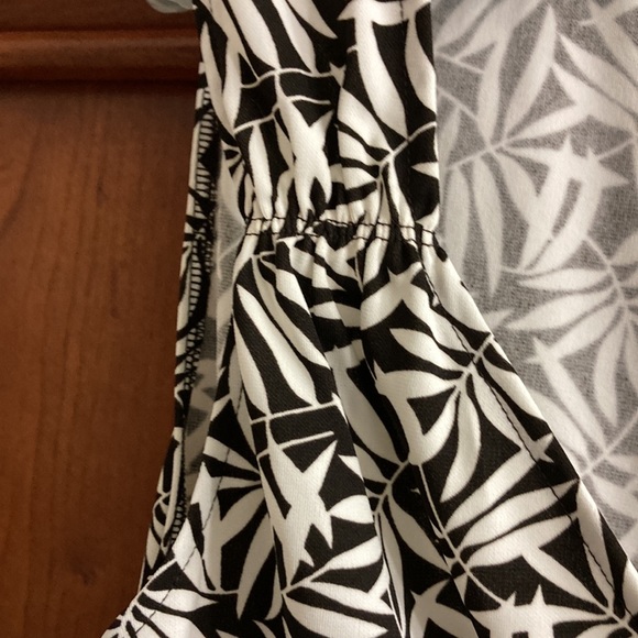 Womens sleeveless top - Picture 2 of 4